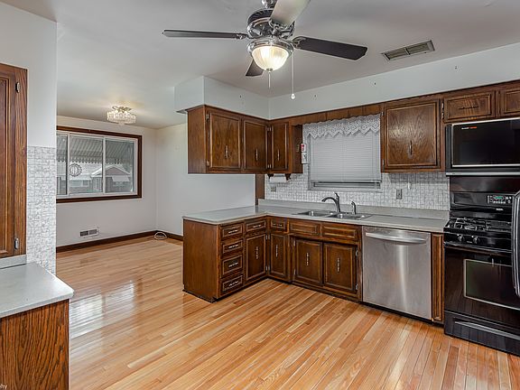 5th image of 10810 S Komensky Ave