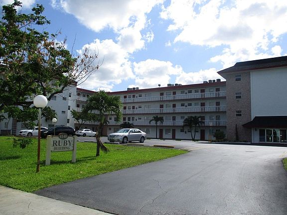 2nd image of 4140 NW 44th Ave APT 402