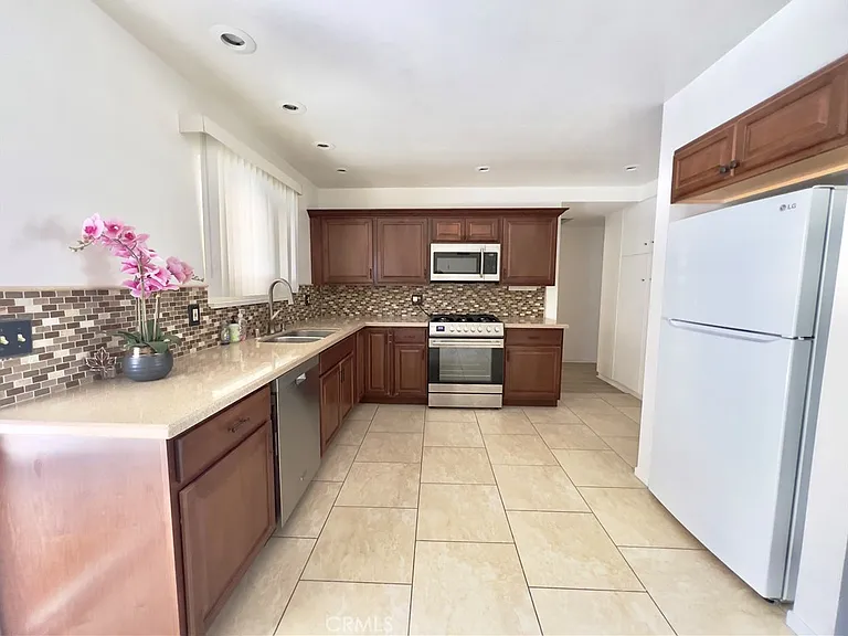 1521 W Westmont Ave — Photo 6