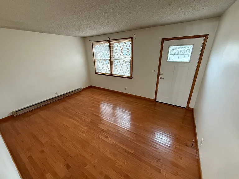 556 Singer Dr — Photo 3