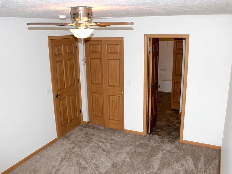 2206 Shamrock Ln — Photo 6