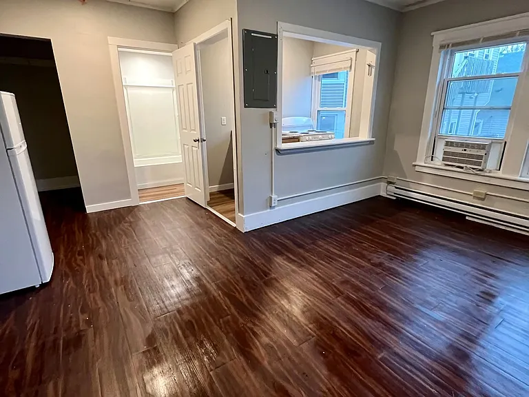 ZB - 208 Scott St — Photo 4