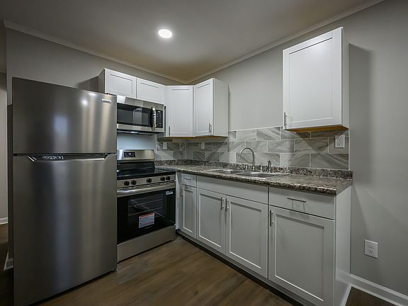5th image of 165 E Charles St
