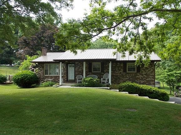1st image of 386 Brookwood Cir