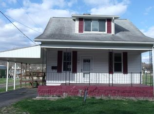 114 Sycamore St, Powhatan Point, OH 43942