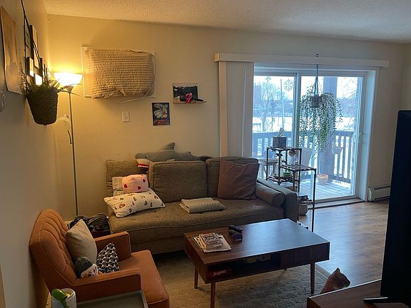 5th image of 1501 Portland Ave #211