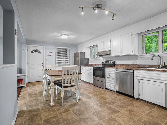 5th image of 141 Greenwood Court