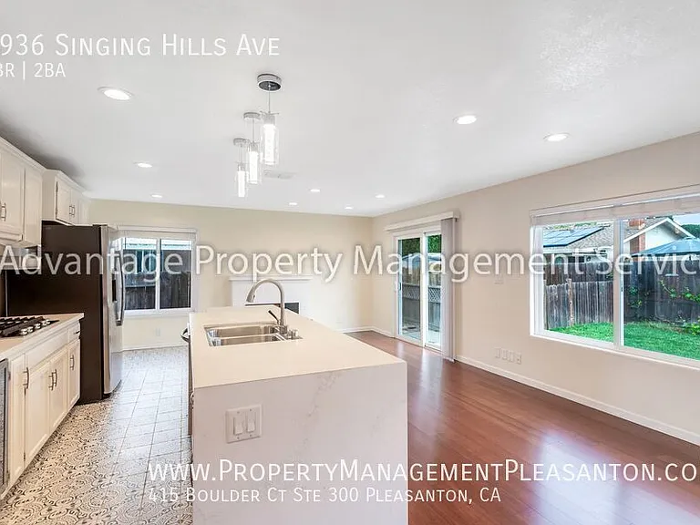 5936 Singing Hills Ave — Photo 3