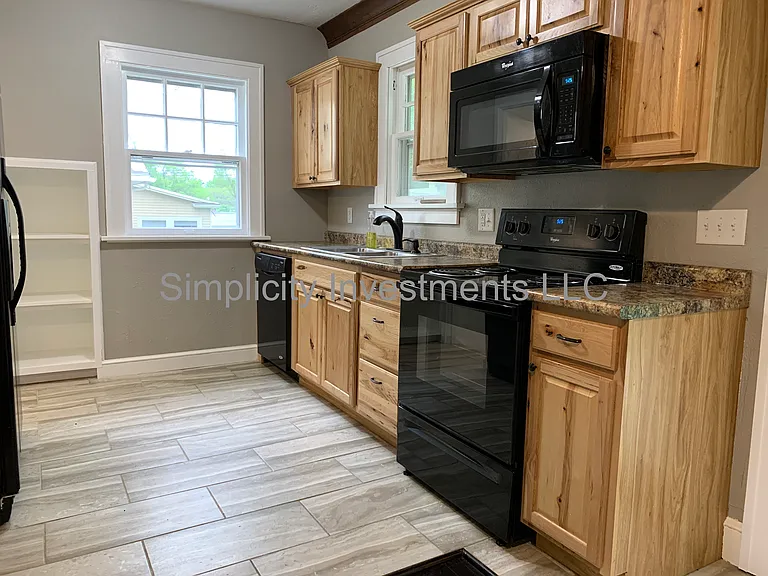 229 18th St NW — Photo 4
