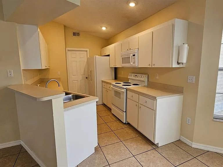 10368 Lansfield St — Photo 11