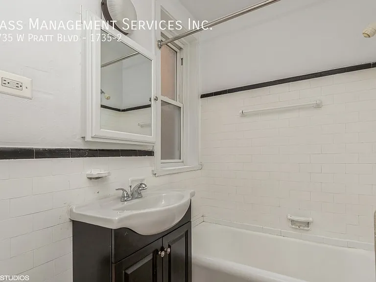 1735 W Pratt Blvd #2 — Photo 5