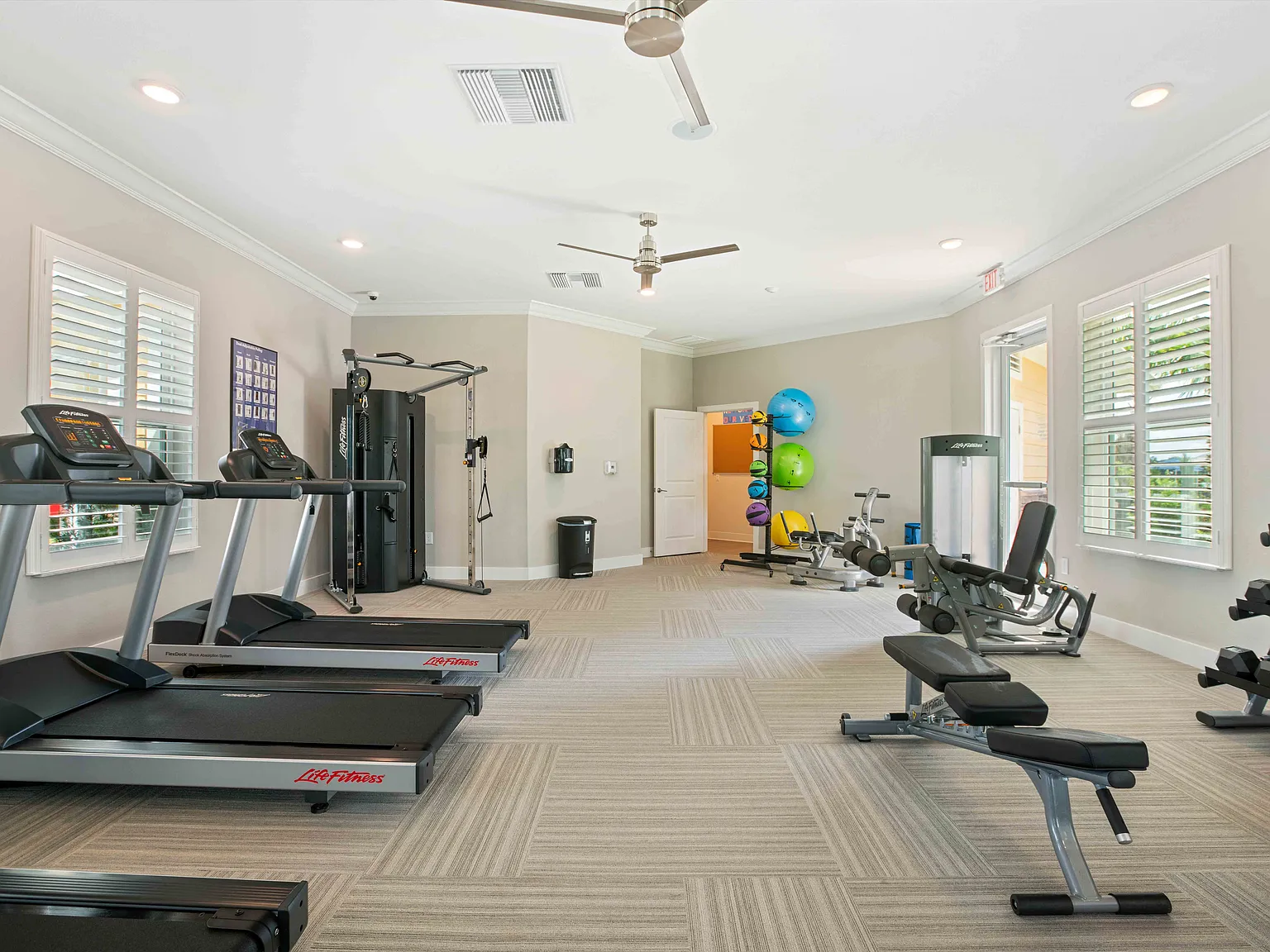The Oaks on the Lake Upscale 55+ Apartments — Photo 1