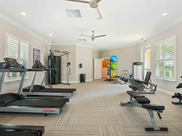 The Oaks on the Lake Upscale 55+ Apartments