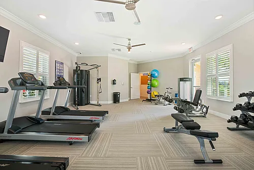The Oaks on the Lake Upscale 55+ Apartments Photo 1