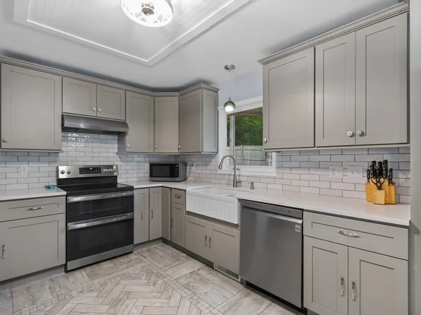 7 Church Street Ext, West Brookfield, MA 01585