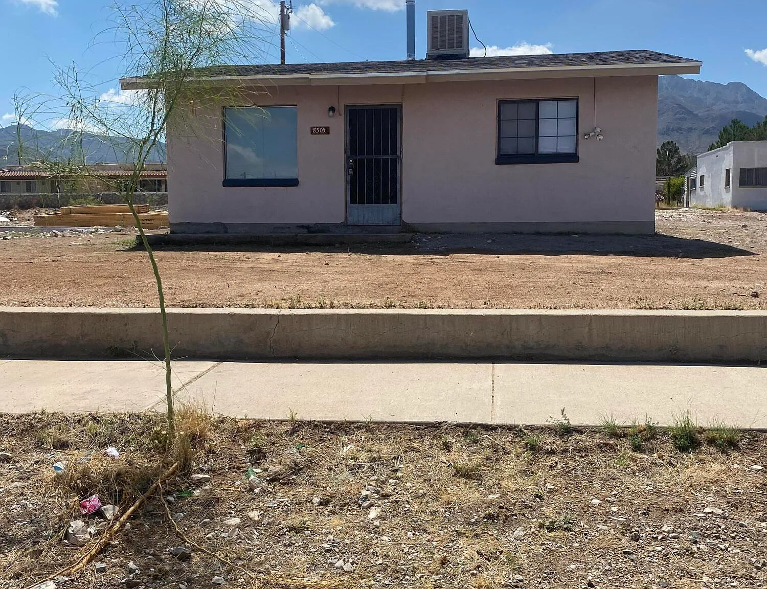 2 bed, 1.0 bath, 760 sqft, $990 — Photo 1