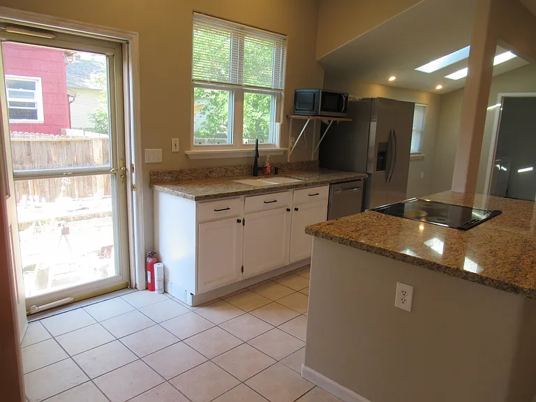 5859 S Curtice St — Photo 7
