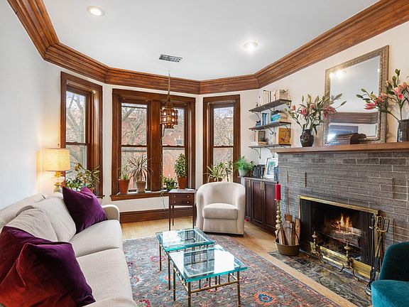 3rd image of 808 W Belle Plaine Ave #2