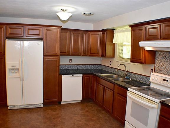 5th image of 551 Hoffmann Ave
