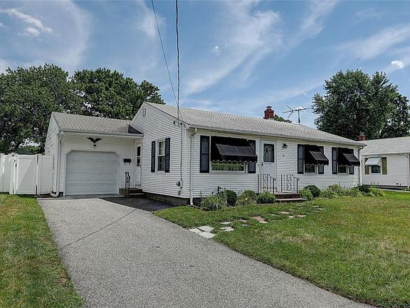 2nd image of 21 Glen Meadows Dr