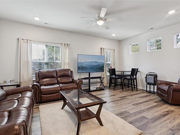 5th image of 990 Jefferson St #990