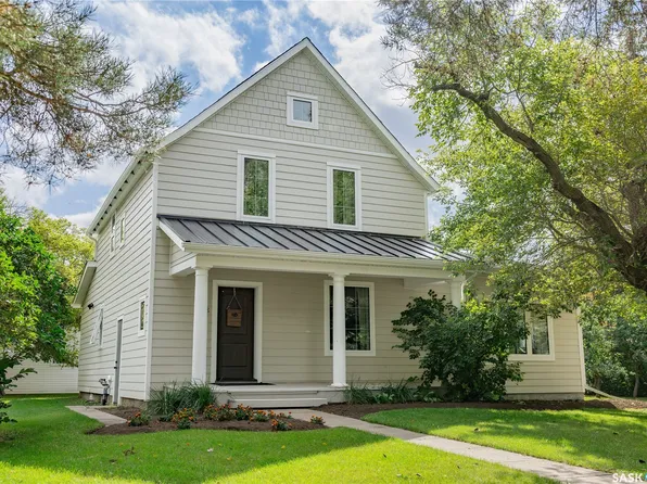 208 1st Street, Dundurn, SK S0K 1K0