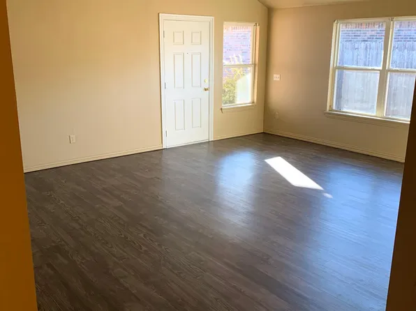 12307 SW 2nd St, Yukon, OK 73099