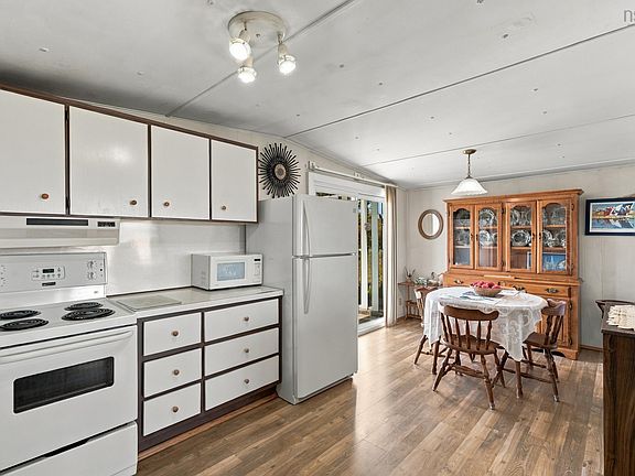 3rd image of 80 Patrice Rd