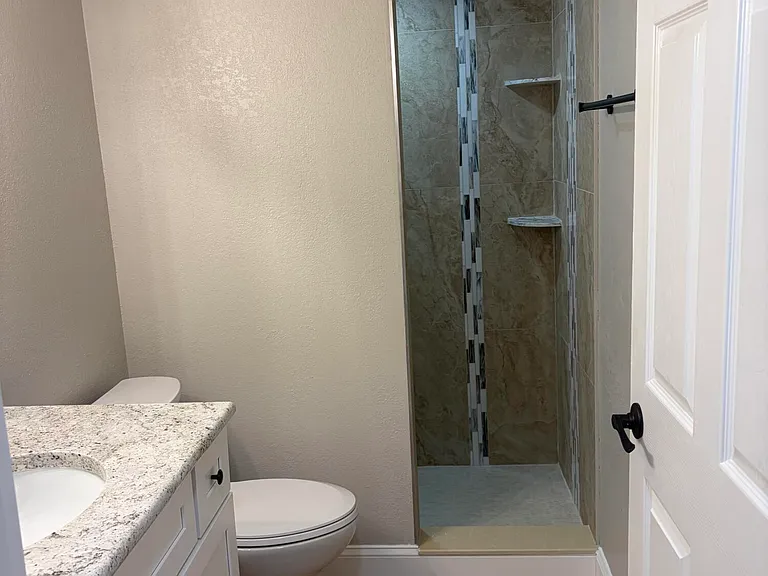 21074 Hamilton Ave — Photo 8