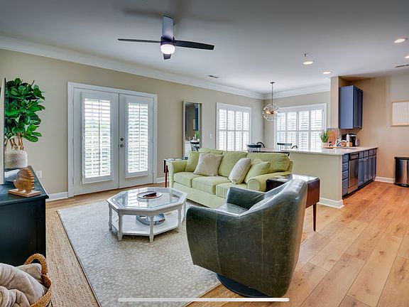 5th image of 106 Sunset Cir Unit 202