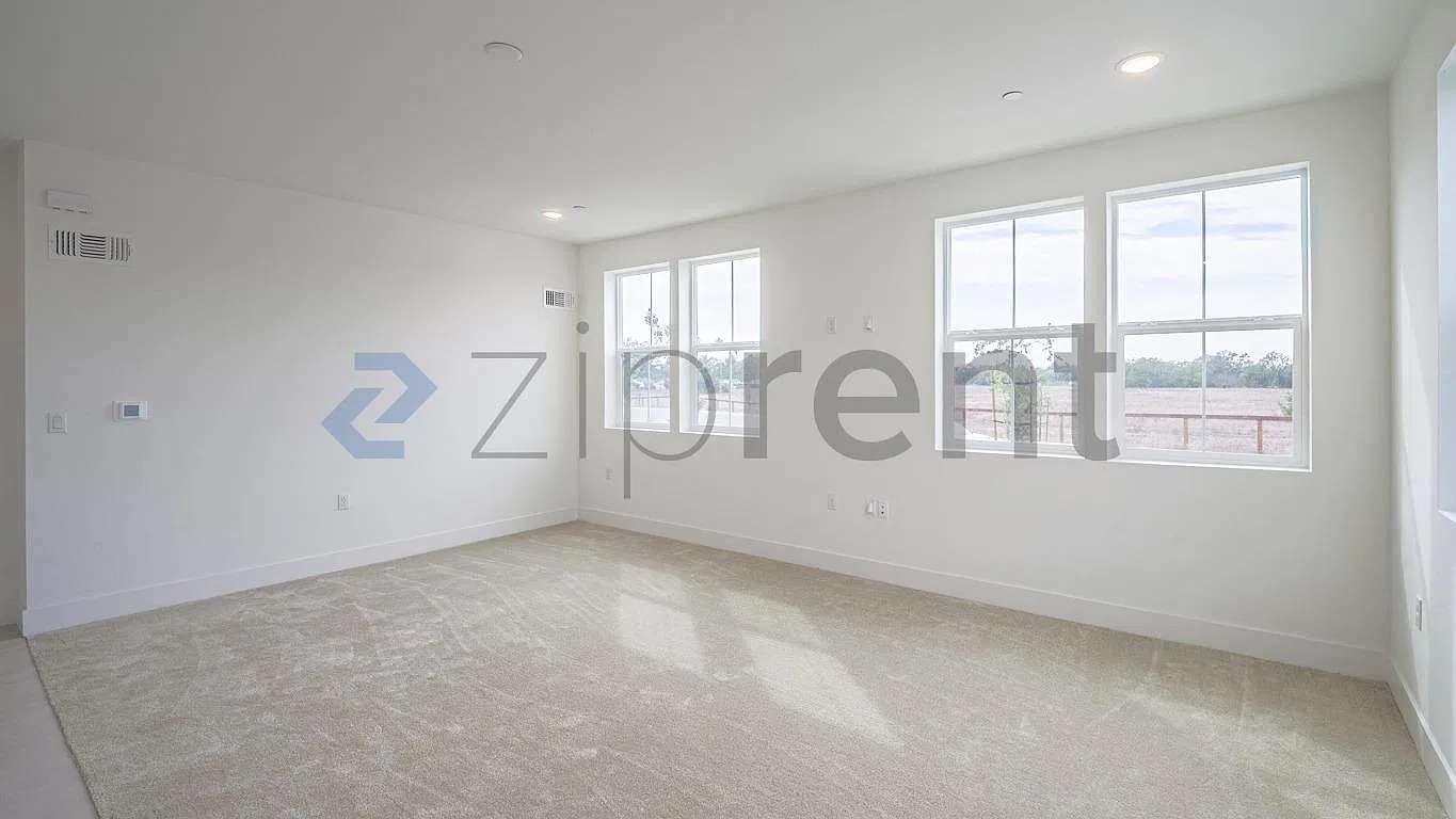 2 bed, 821 sqft, $1,995 — Photo 2