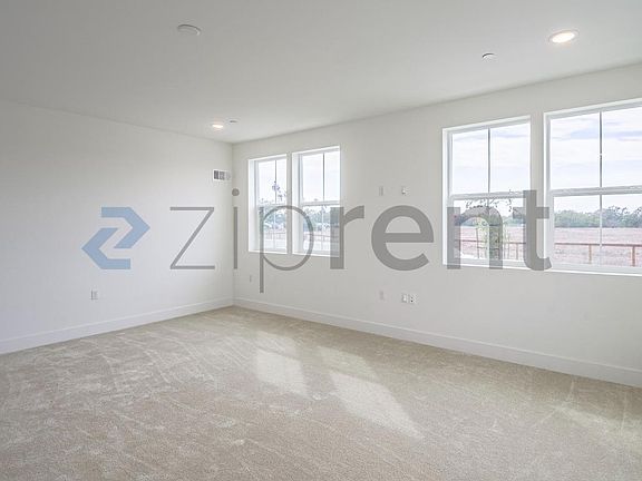 2nd image of 2562 Dakota Ave
