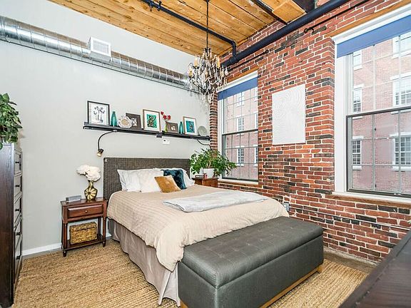4th image of 130 John St Unit 207