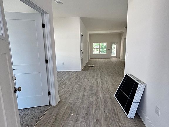 2nd image of 640 Mayflower Dr