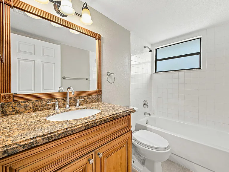 1601 Balfour Point Dr #H — Photo 15