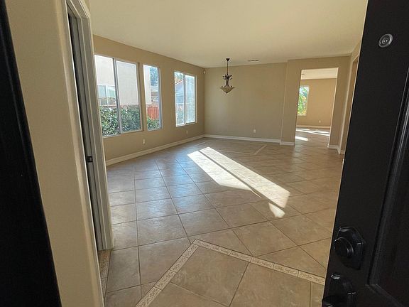 3rd image of 29599 Williamette Way