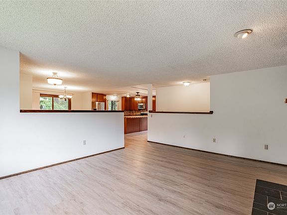 5th image of 10912 151st Street E