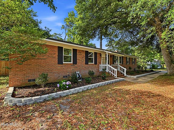 4th image of 146 E Bedford Road