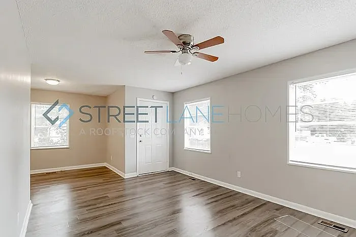 3 bed, 2.0 bath, 995 sqft, $1,197 — Photo 3