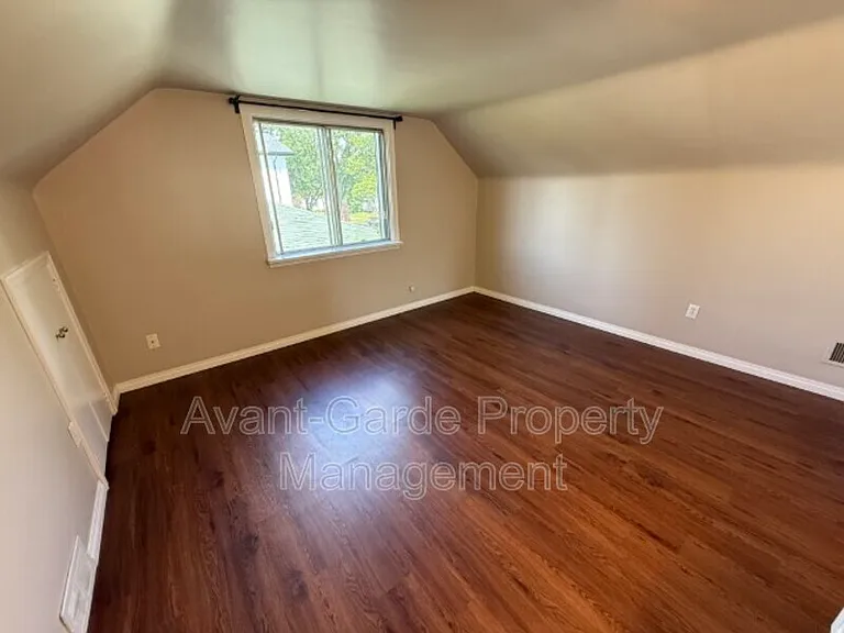 12114 102nd St NW — Photo 8