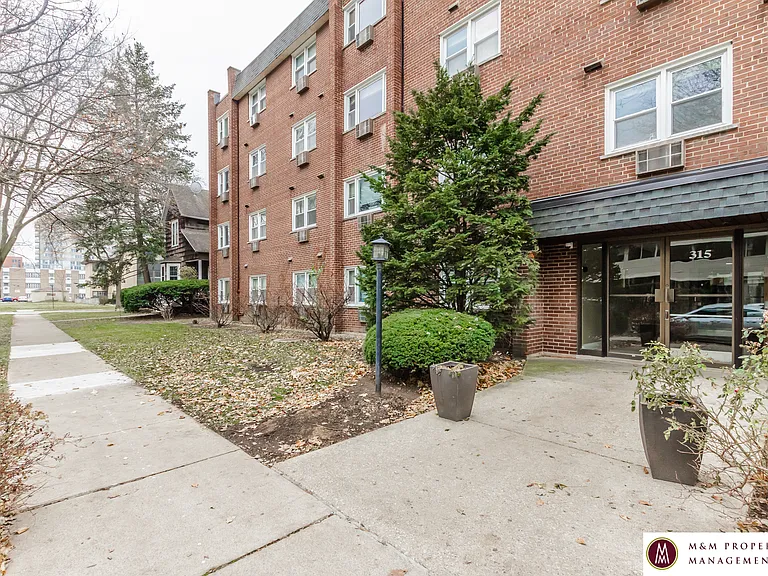 315 N Maple — Photo 20