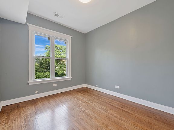 3rd image of 1524 W Garfield Blvd #17235520