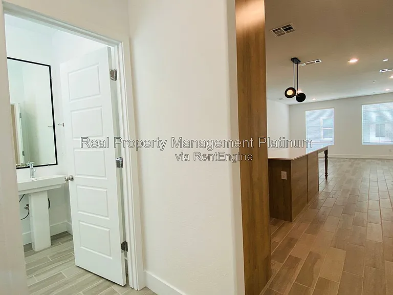 2752 E Tamarind Dr — Photo 19