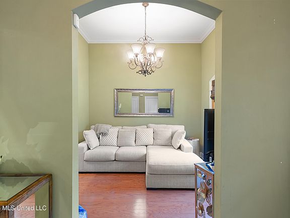 4th image of 454 Pinebrook Cir