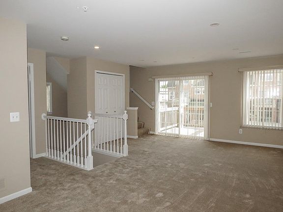 4th image of 2843 Barclay Way