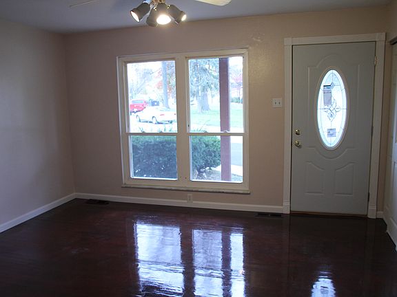 3rd image of 2935 Sprucewood Dr