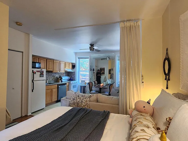 2018 Bainbridge St #2F — Photo 1