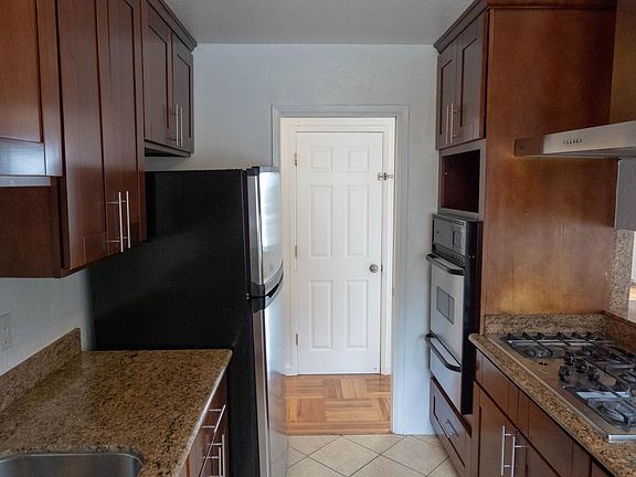 5th image of 1200 Seville Dr