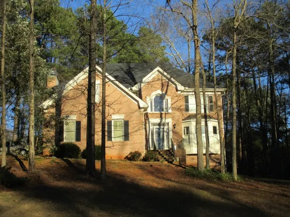 2240 Whispering Pines Ln, McDonough, GA 30253