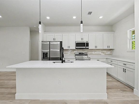4th image of 7945 N IBSEN DRIVE
